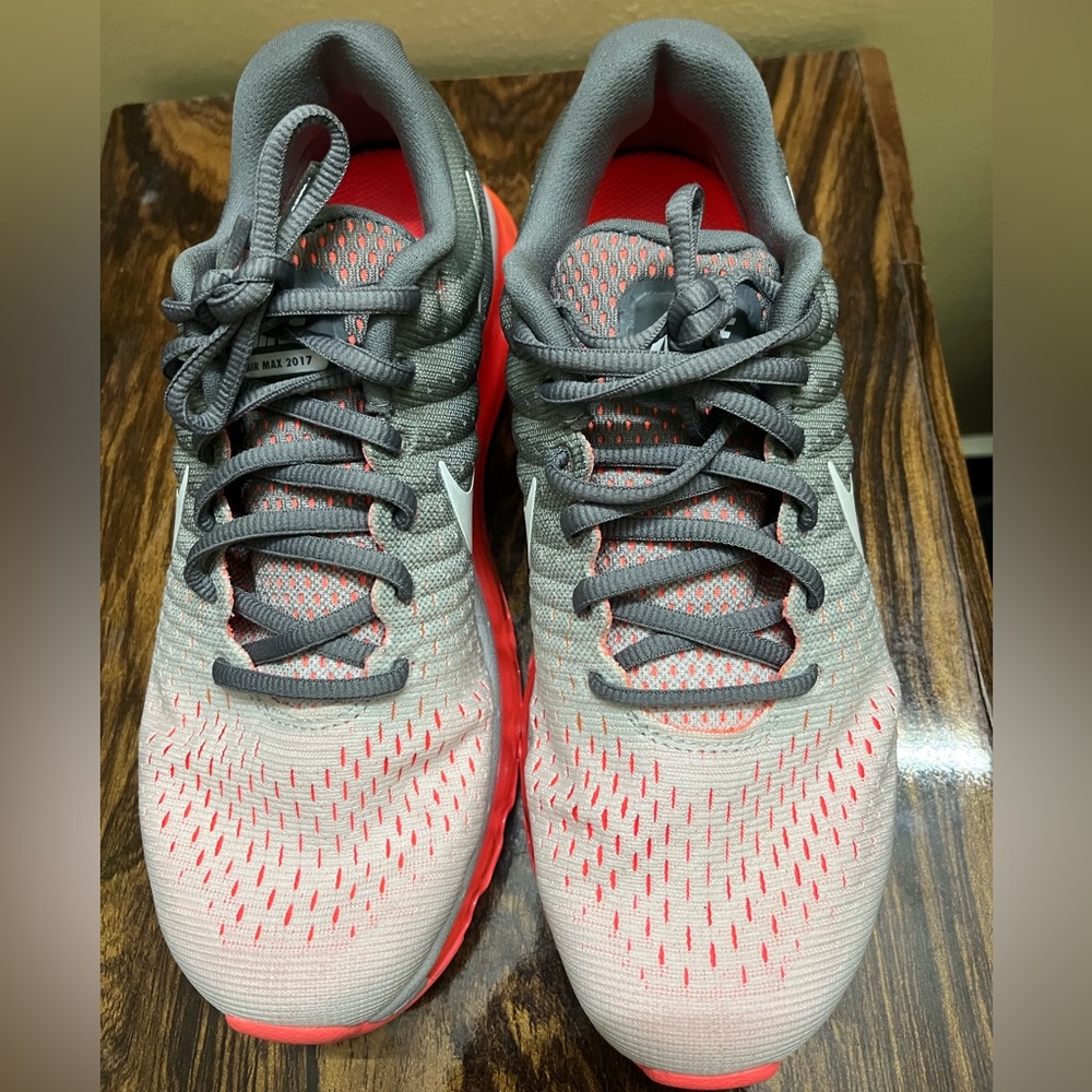 Nike Airmax grey and pink shoe - Picture 3 of 7